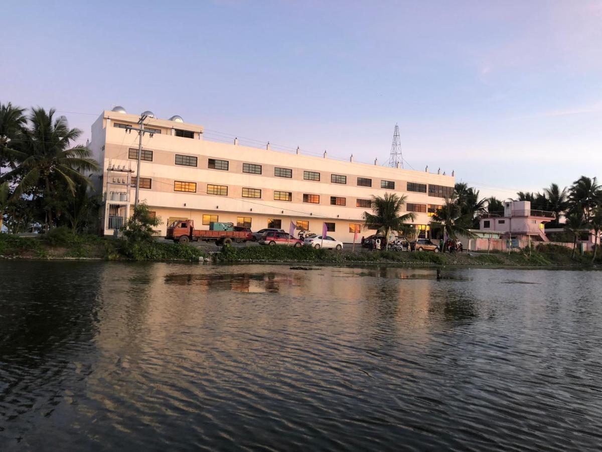 La Primera Grande Beach Resort Roxas  Exterior photo