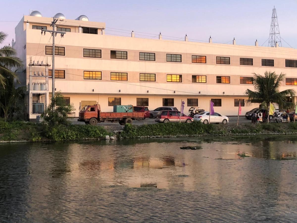 La Primera Grande Beach Resort Roxas  Exterior photo